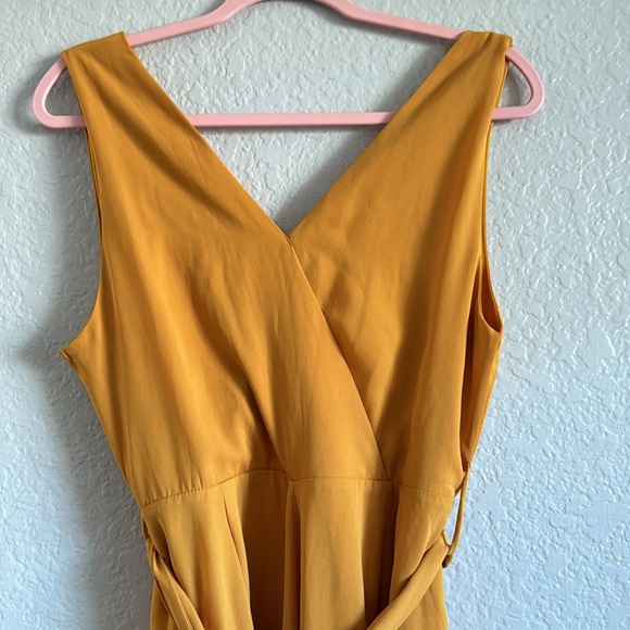 Ladies Gold pantsuit - Picture 2 of 4